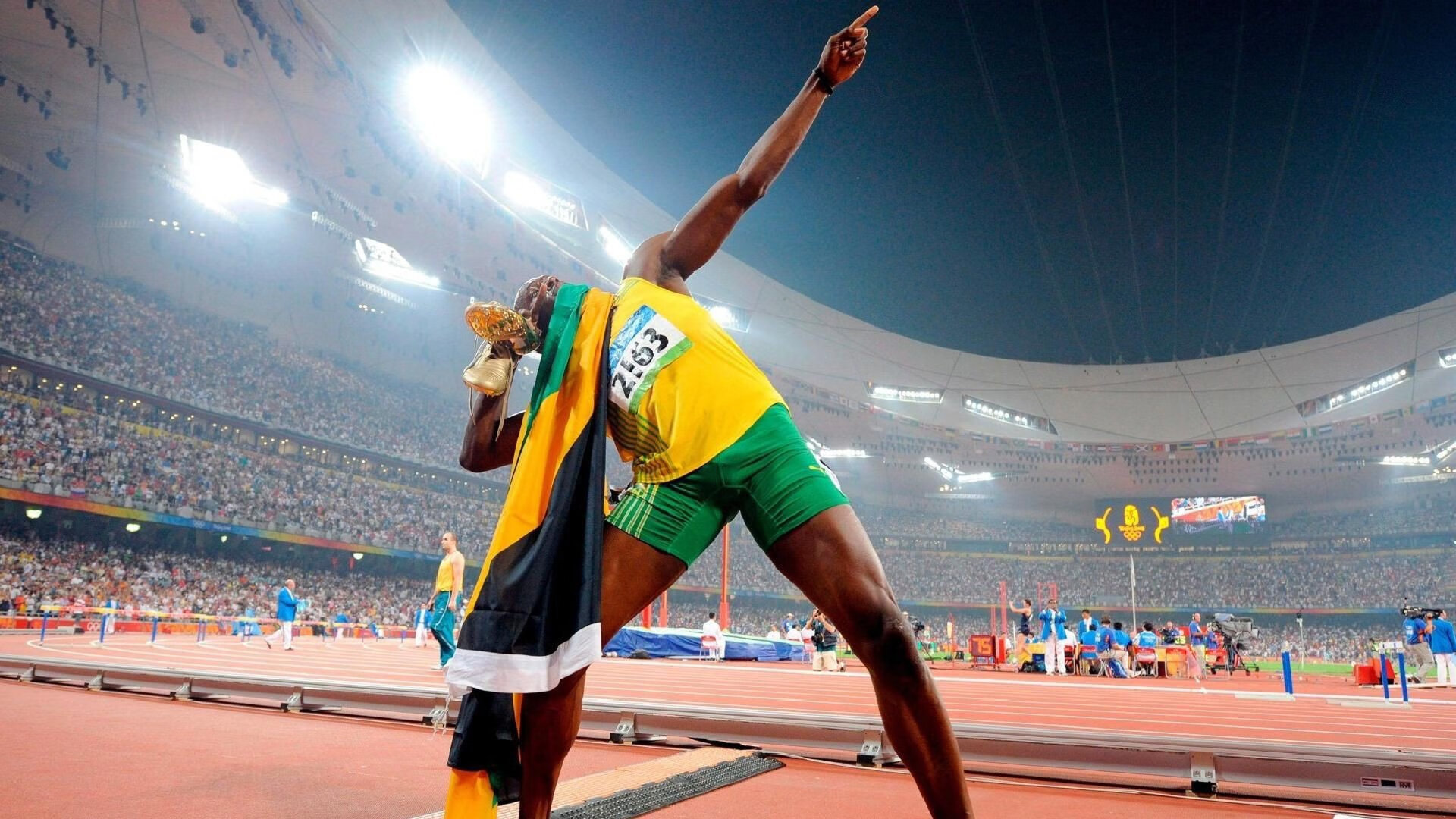 从安第斯山脉到拜耳竞技场，维尼修斯关键先生的诞生，如何诠释勒沃库森的强压哲学